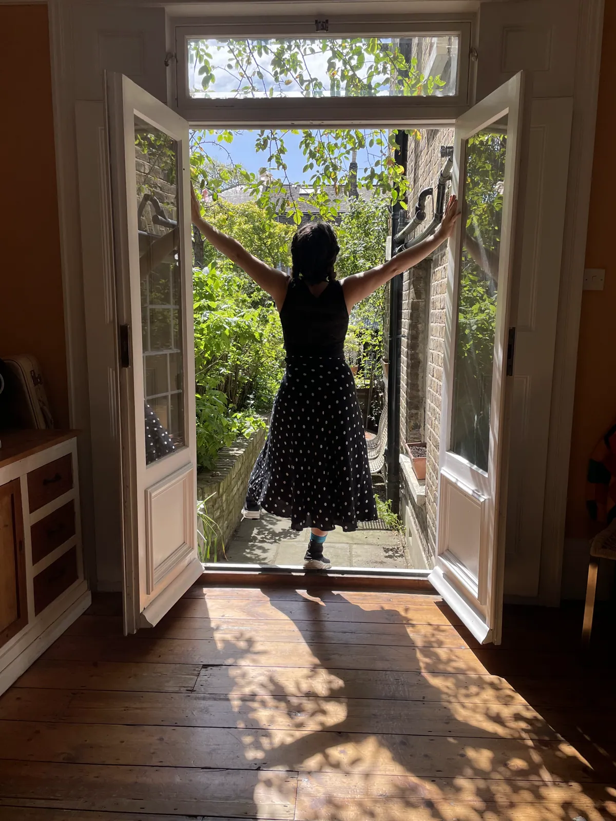 The house opens onto the garden